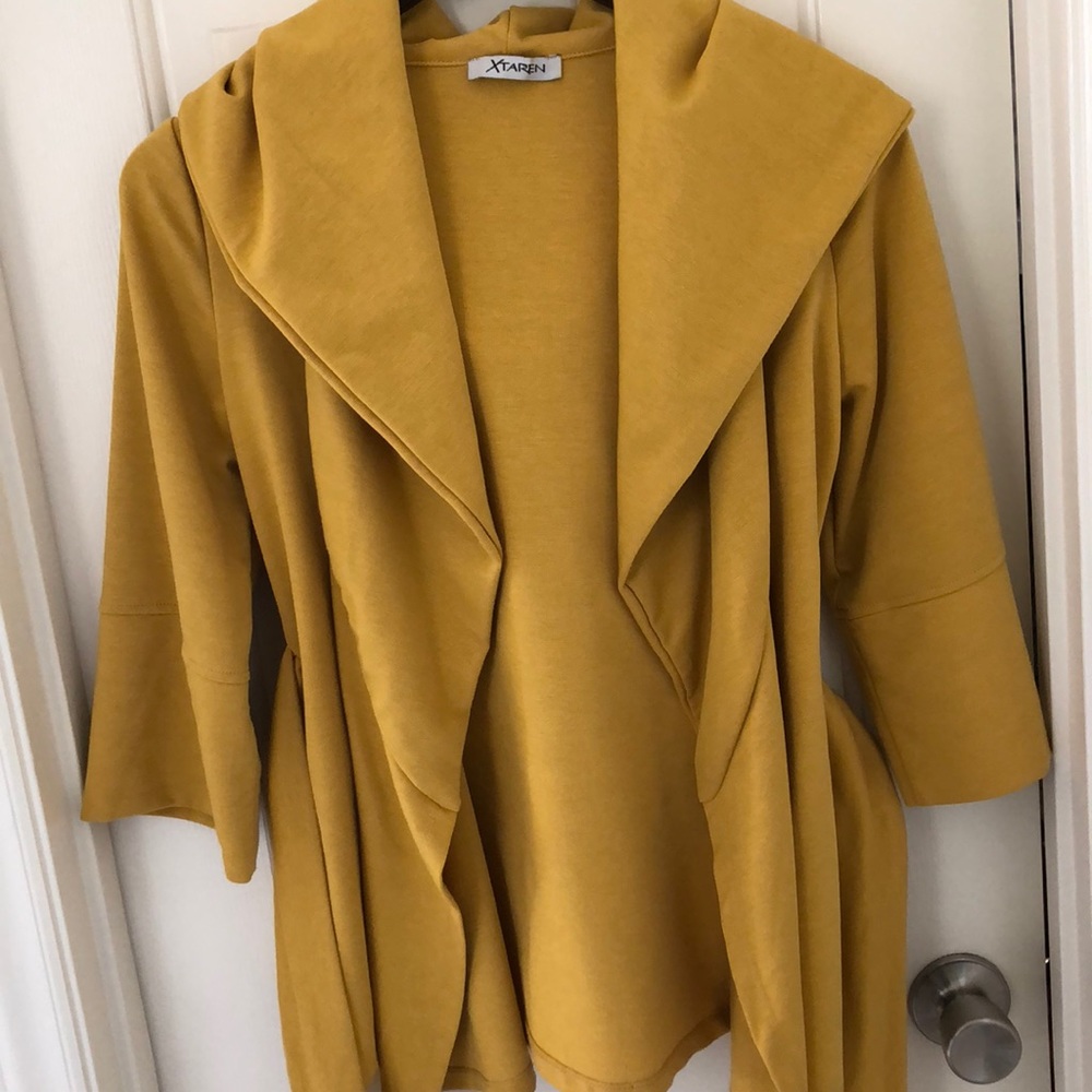 Hooded yellow jacket - Picture 2 of 3